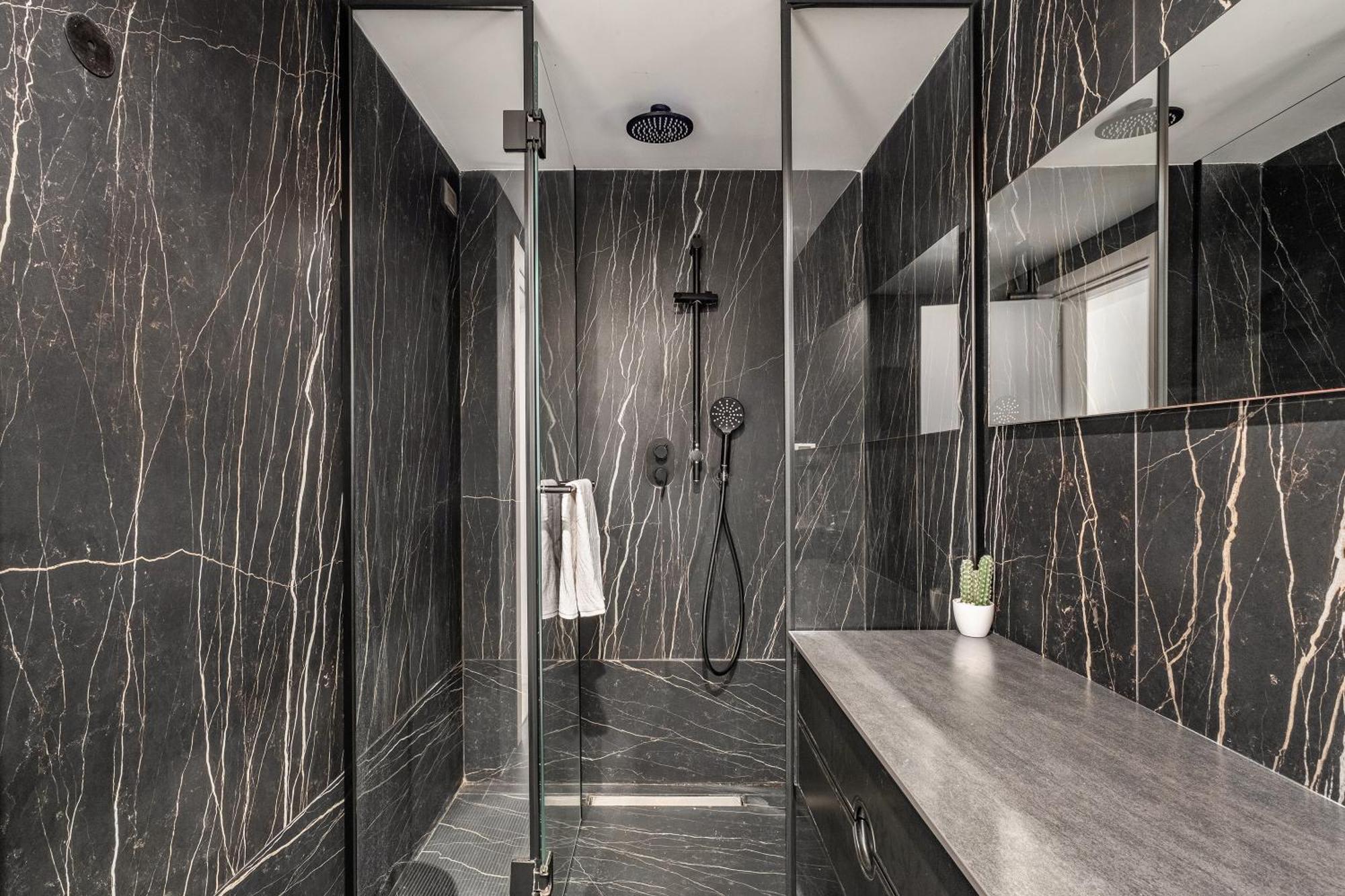 Penthouse 3Br + Roof Top + Parking - On The Beach Хайфа Екстер'єр фото