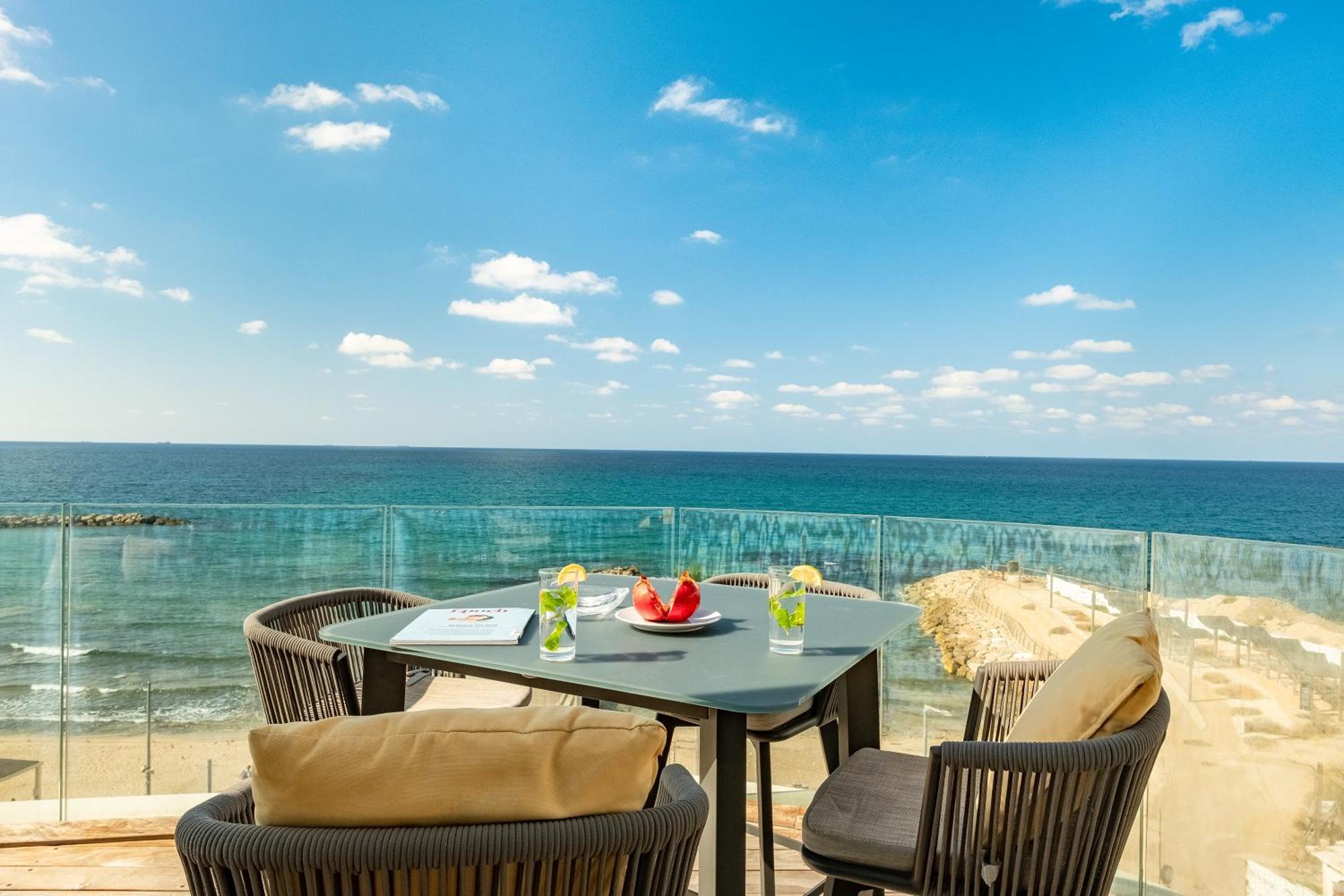 Penthouse 3Br + Roof Top + Parking - On The Beach Хайфа Екстер'єр фото