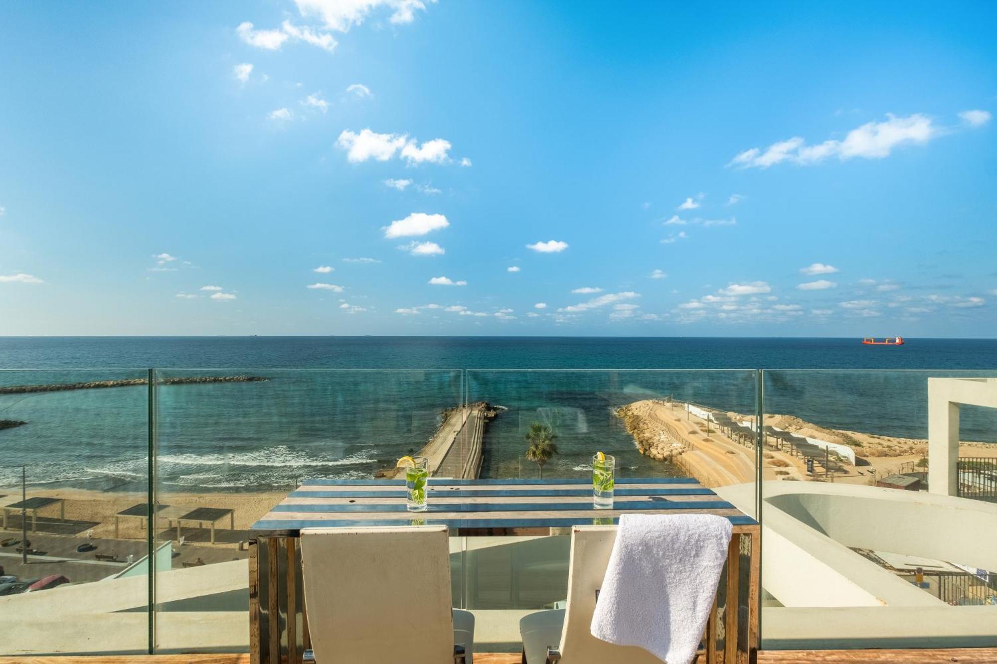 Penthouse 3Br + Roof Top + Parking - On The Beach Хайфа Екстер'єр фото