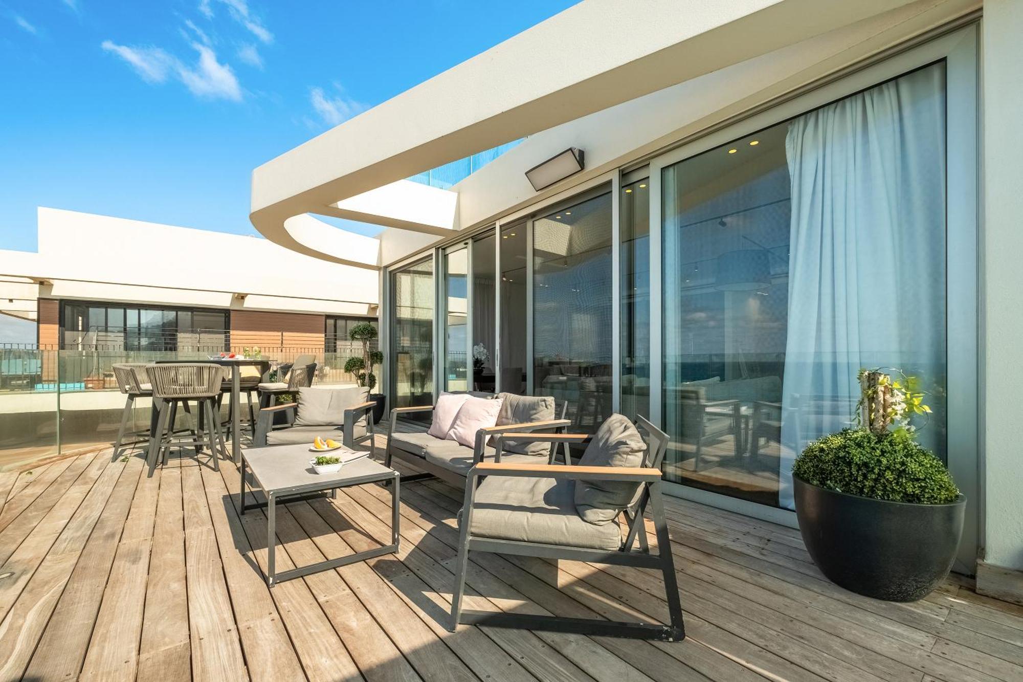 Penthouse 3Br + Roof Top + Parking - On The Beach Хайфа Екстер'єр фото