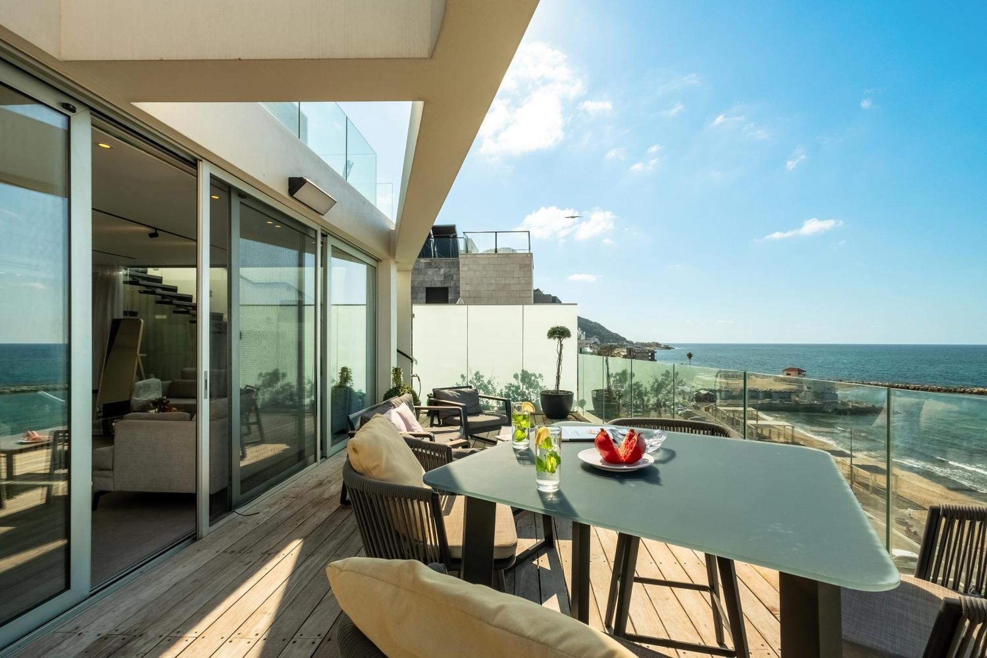 Penthouse 3Br + Roof Top + Parking - On The Beach Хайфа Екстер'єр фото