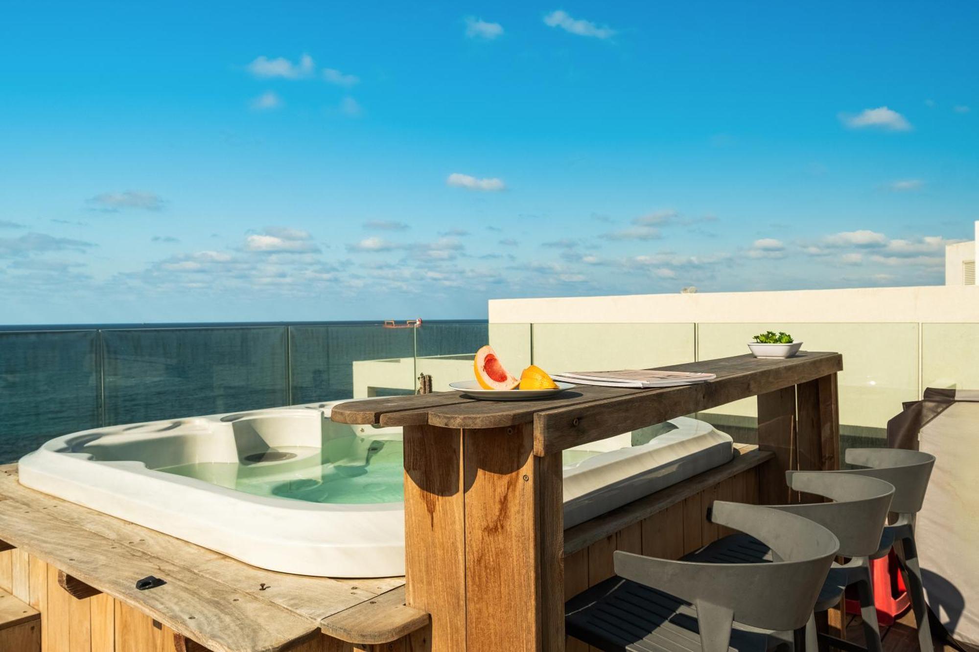 Penthouse 3Br + Roof Top + Parking - On The Beach Хайфа Екстер'єр фото