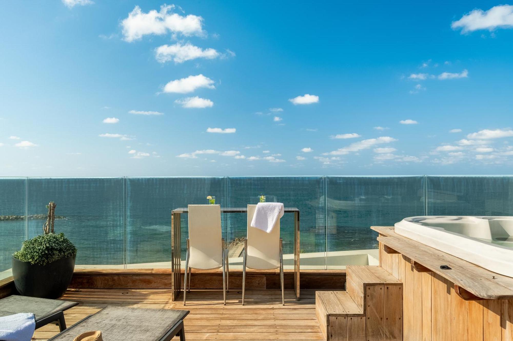 Penthouse 3Br + Roof Top + Parking - On The Beach Хайфа Екстер'єр фото