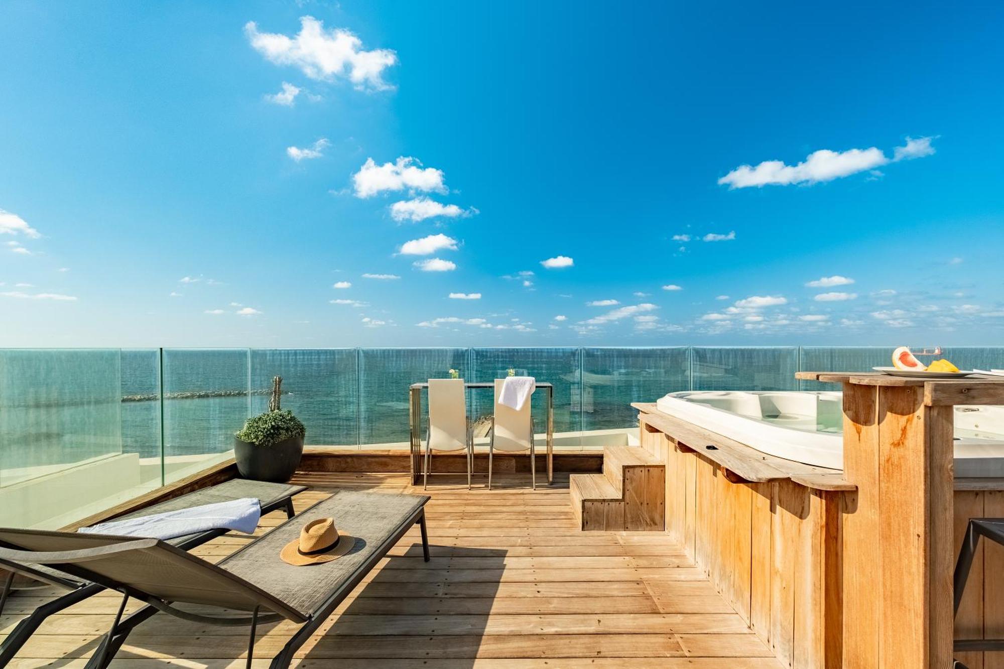 Penthouse 3Br + Roof Top + Parking - On The Beach Хайфа Екстер'єр фото