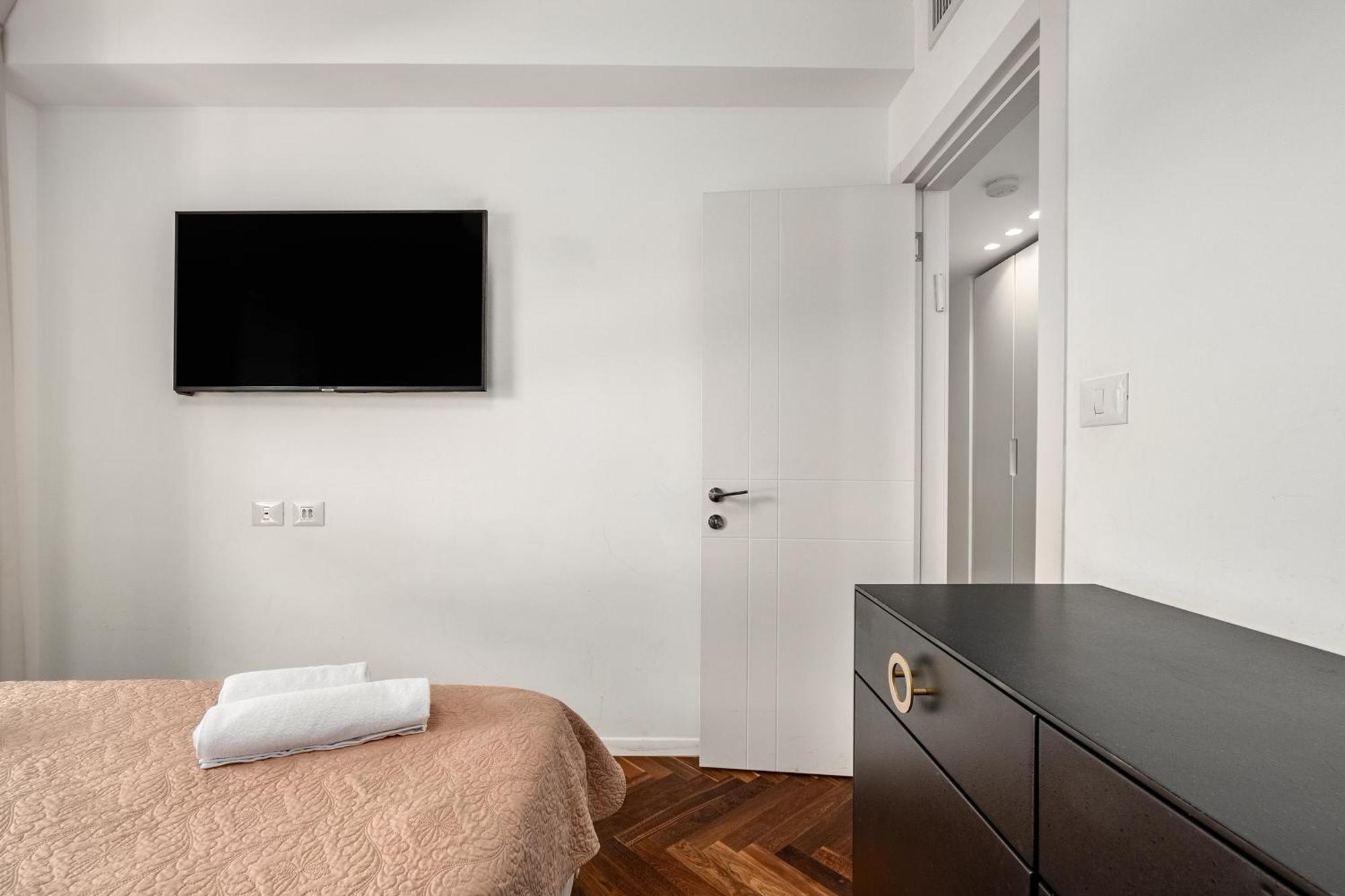 Penthouse 3Br + Roof Top + Parking - On The Beach Хайфа Екстер'єр фото